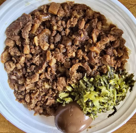 D11. Minced Meat Sauce on Rice肉燥飯